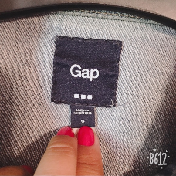 Shorter Cut Classic Gap Denim Jacket Size S - Picture 6 of 8